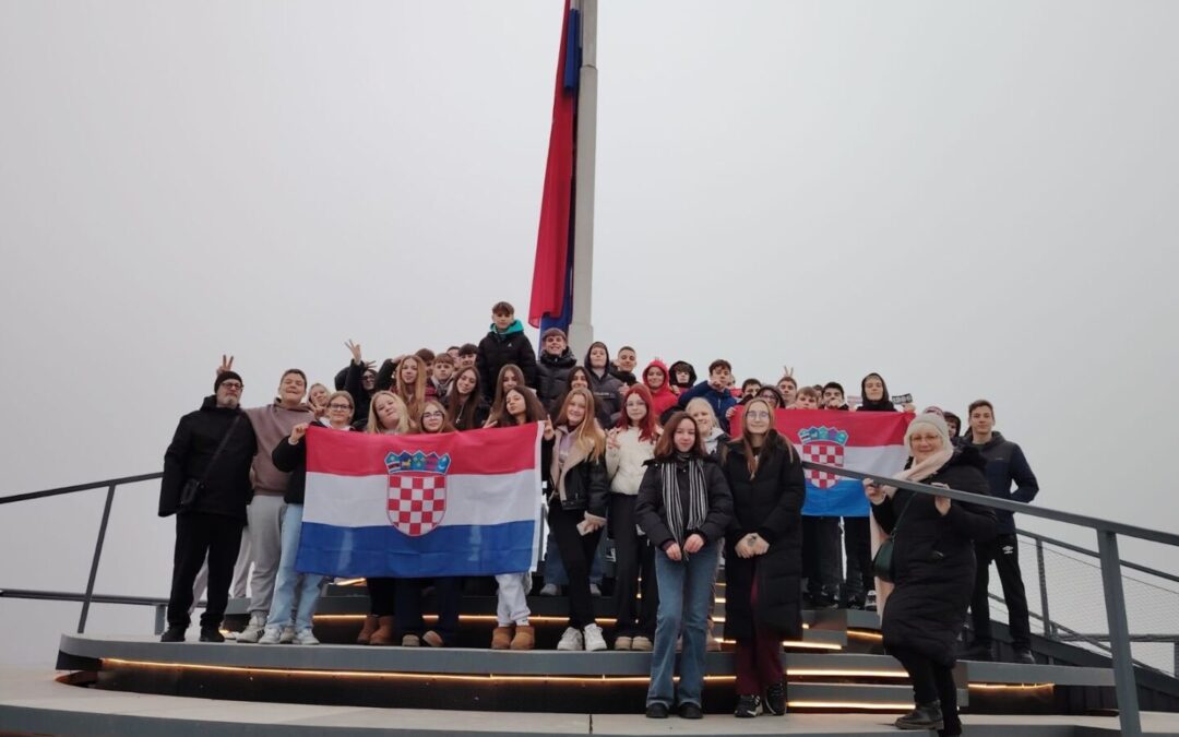 Učenici osmih razreda OŠ Bedekovčina na terenskoj nastavi u Vukovaru